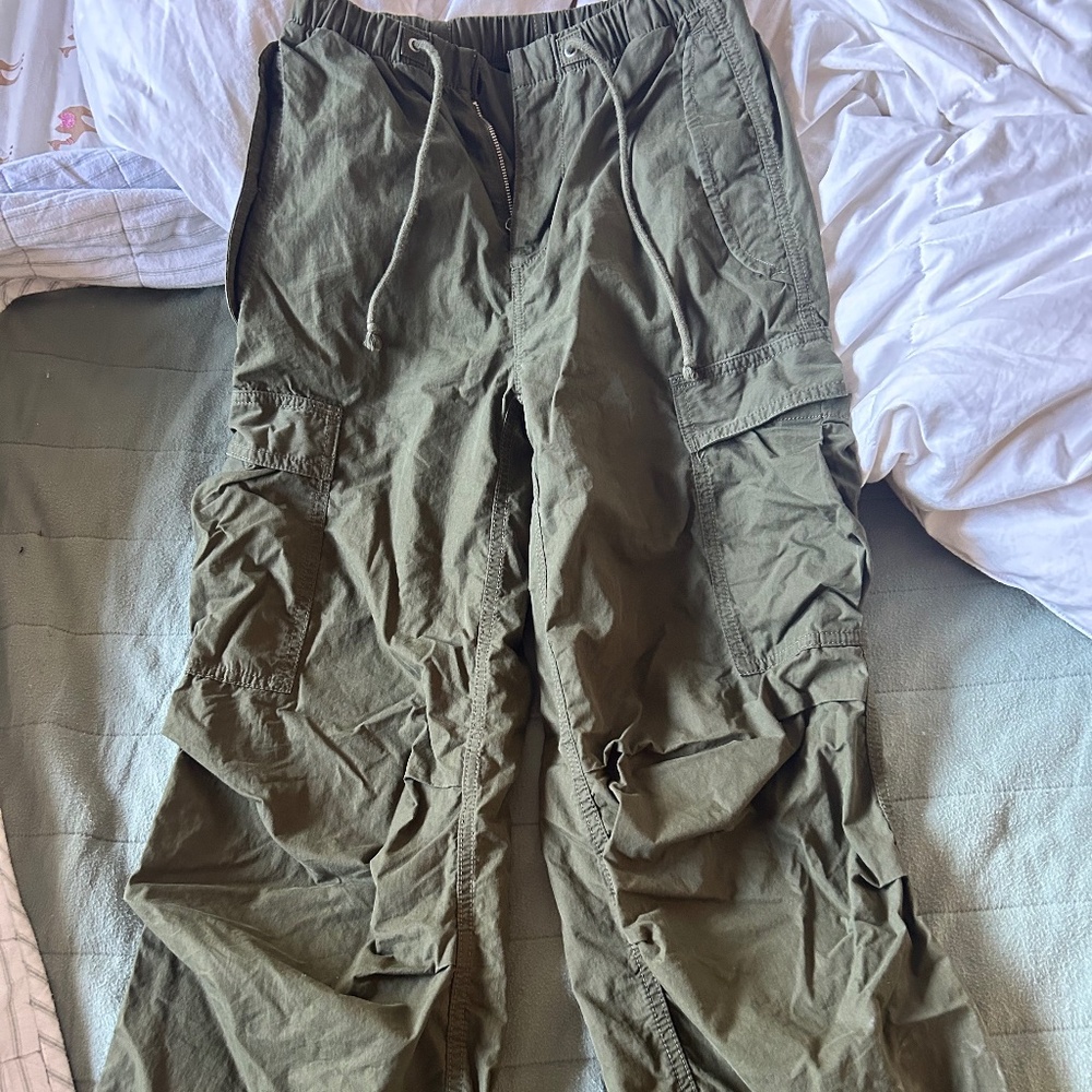 Aritzia cargo pants (size XXS)